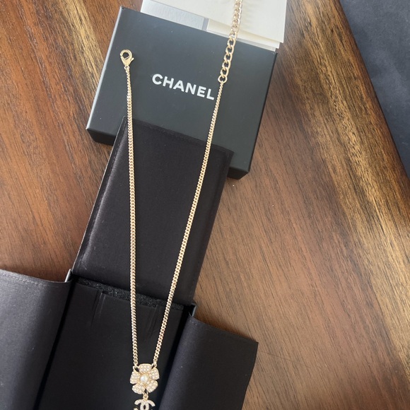 Collector’s Must-Have Rare Long Necklace 23S Camellia CC Pearl Adjustable chain - Picture 11 of 12